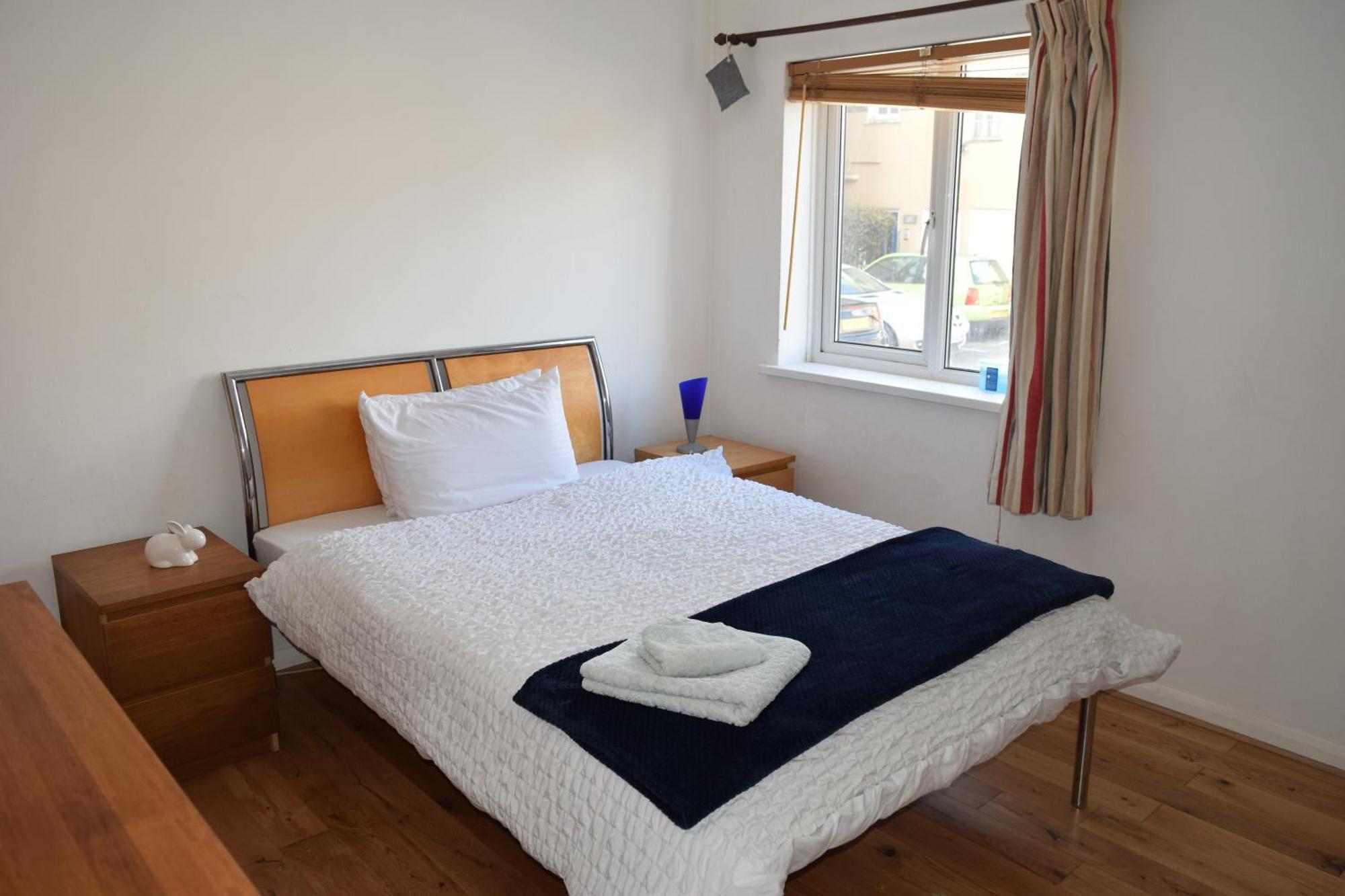 London Stratford - Spacious 2 Bed Flat With Secured Parking & Private Garden Exterior photo