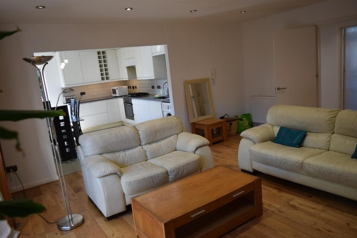 London Stratford - Spacious 2 Bed Flat With Secured Parking & Private Garden Exterior photo
